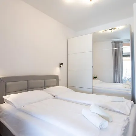 Laura Apartment *