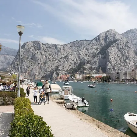Laura Apartment Omiš
